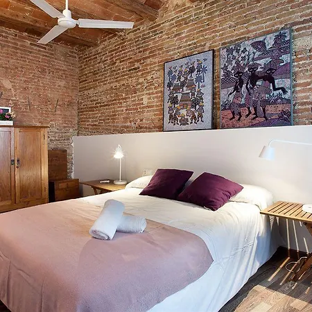 Nextdoor Gothic Window Apartment Barcelona